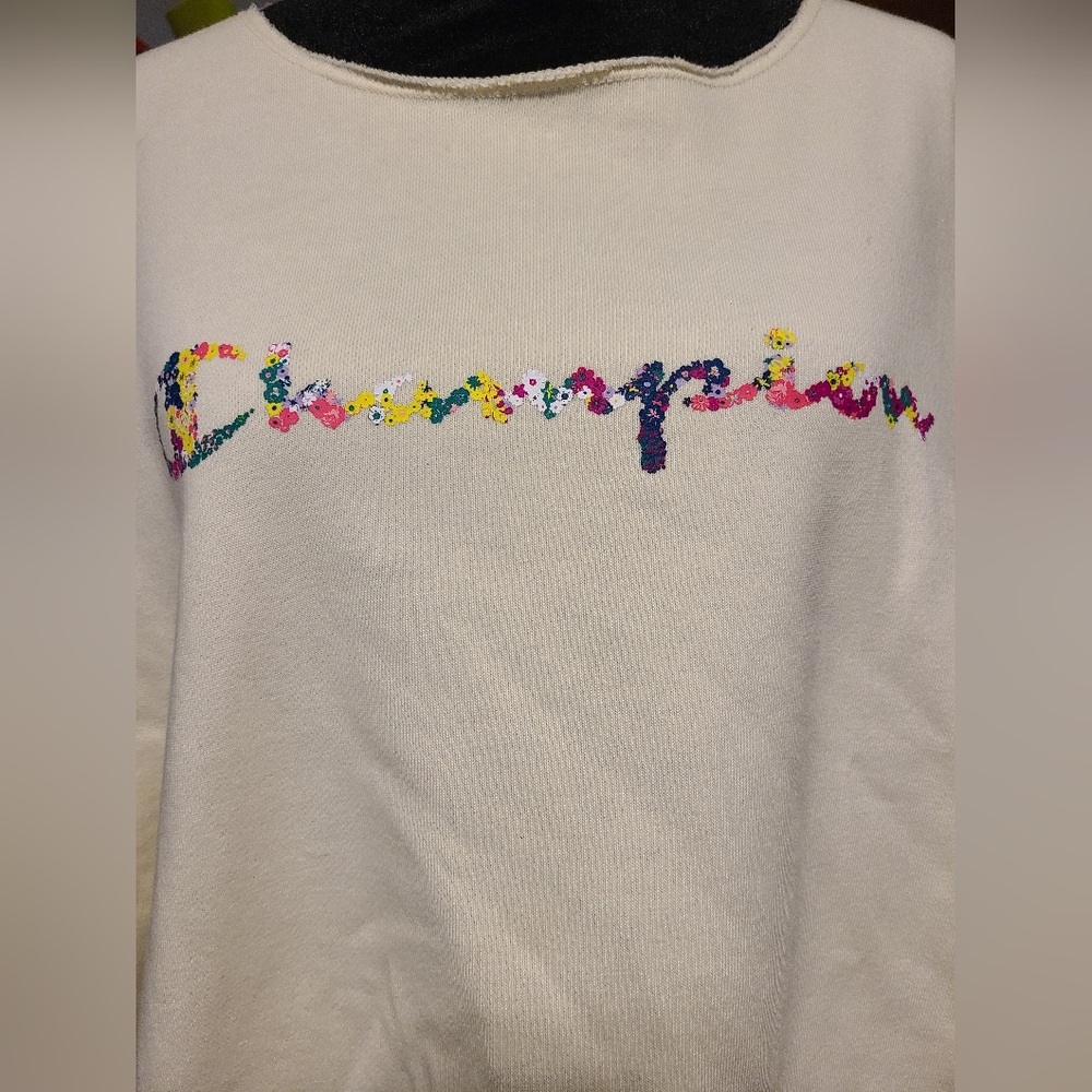 NWT Champion size M cream sweatshirt - Picture 2 of 8